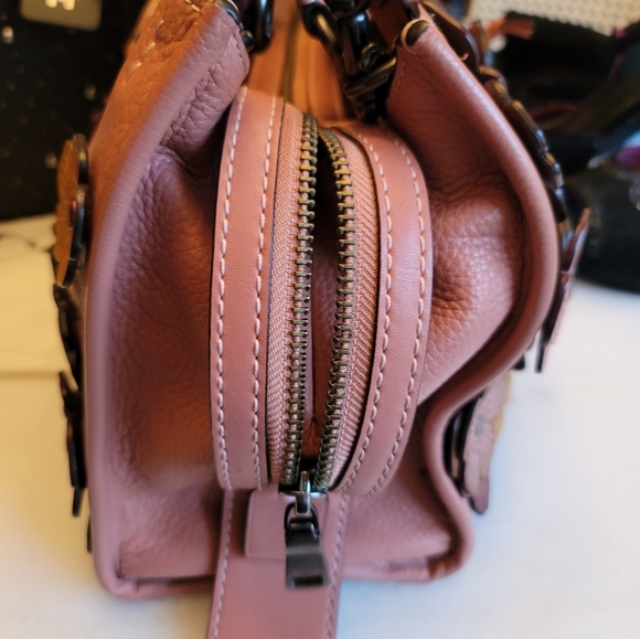 (1) Coach 1941 Tea Rose Rogue 30 Melon Retired - Picture 5 of 16